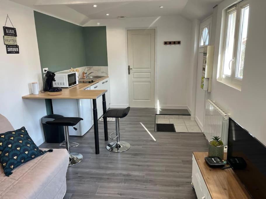 Petite Maisonnette Proche De Giverny Apartment